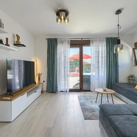 Mit Privatpool Fuer 5 Personen Ca 60 Qm In Barat, Istrien Binnenland Von Istrien *