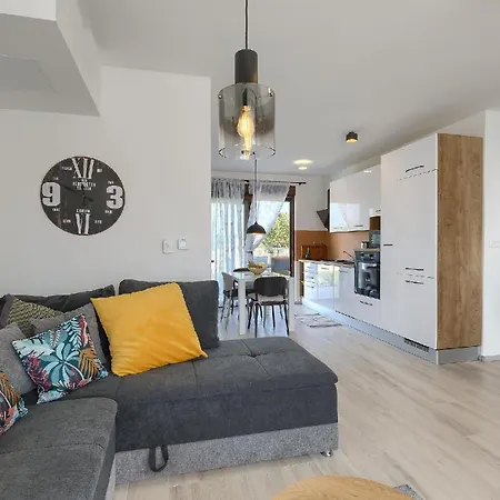 Mit Privatpool Fuer 5 Personen Ca 60 Qm In Barat, Istrien Binnenland Von Istrien Holiday home *
