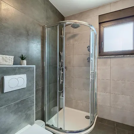 Holiday home Mit Privatpool Fuer 5 Personen Ca 60 Qm In Barat, Istrien Binnenland Von Istrien Kanfanar