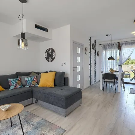 Holiday home Mit Privatpool Fuer 5 Personen Ca 60 Qm In Barat, Istrien Binnenland Von Istrien *