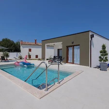 Mit Privatpool Fuer 5 Personen Ca 60 Qm In Barat, Istrien Binnenland Von Istrien *
