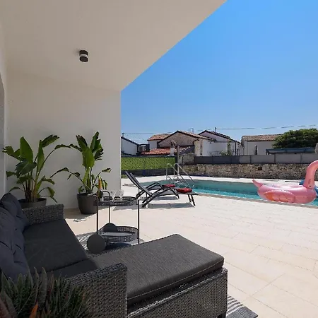 Holiday home Mit Privatpool Fuer 5 Personen Ca 60 Qm In Barat, Istrien Binnenland Von Istrien Kanfanar