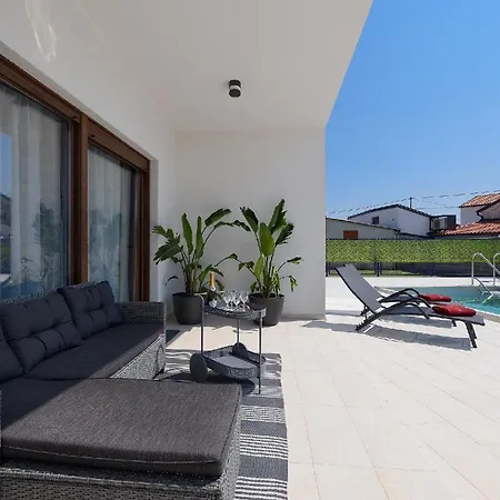 Mit Privatpool Fuer 5 Personen Ca 60 Qm In Barat, Istrien Binnenland Von Istrien Kanfanar