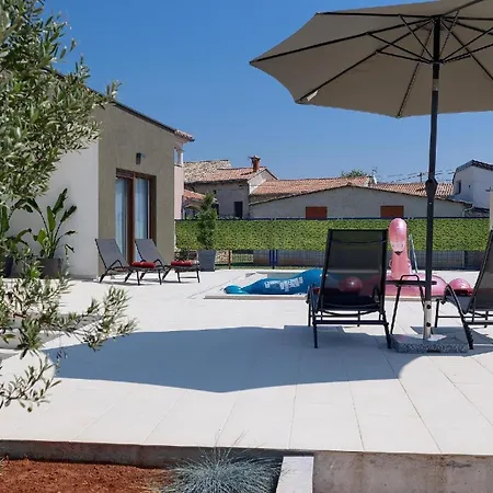 Mit Privatpool Fuer 5 Personen Ca 60 Qm In Barat, Istrien Binnenland Von Istrien